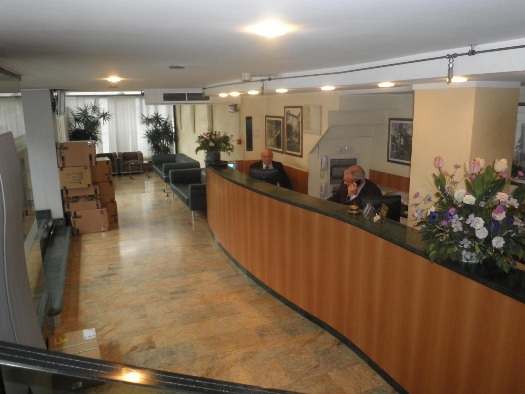 Hotel Selide Desio Exteriör bild