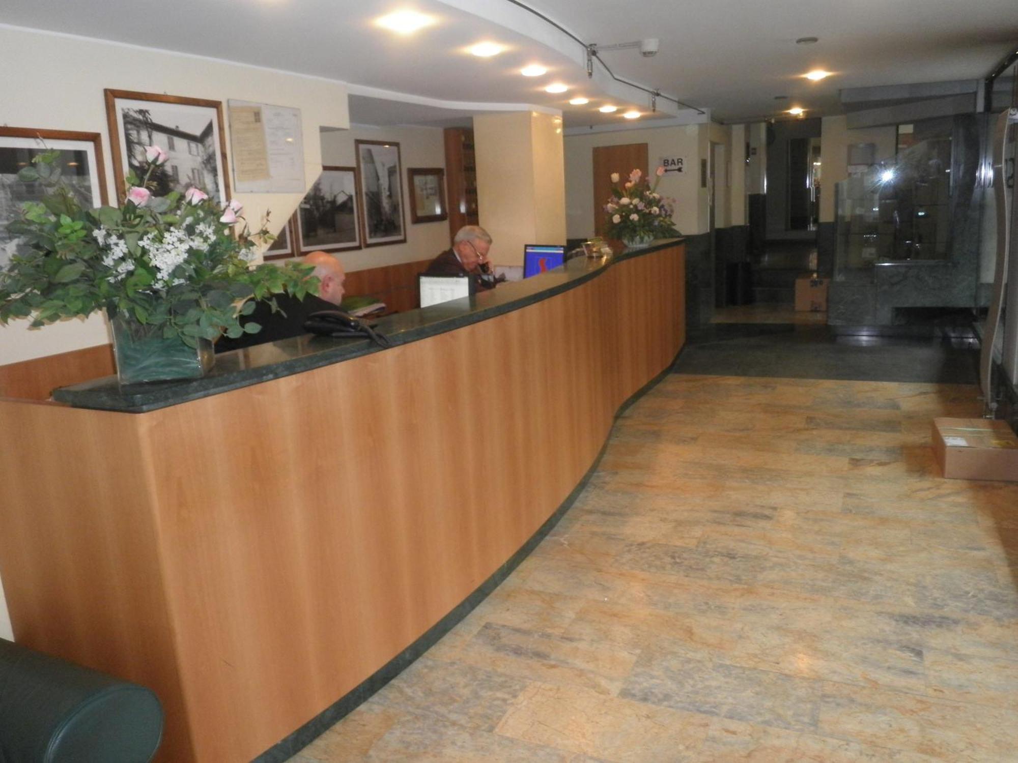 Hotel Selide Desio Exteriör bild
